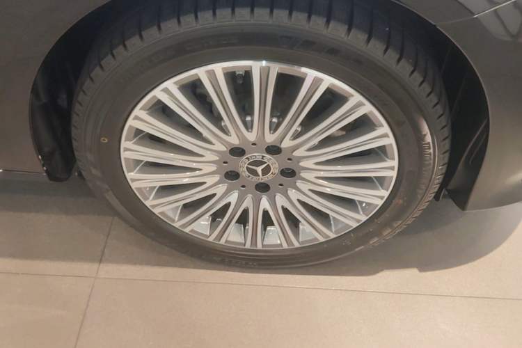 Used Mercedes-Benz E-Class 2021 Facelift E 300 L Stylish Edition Right Front Wheel Hub