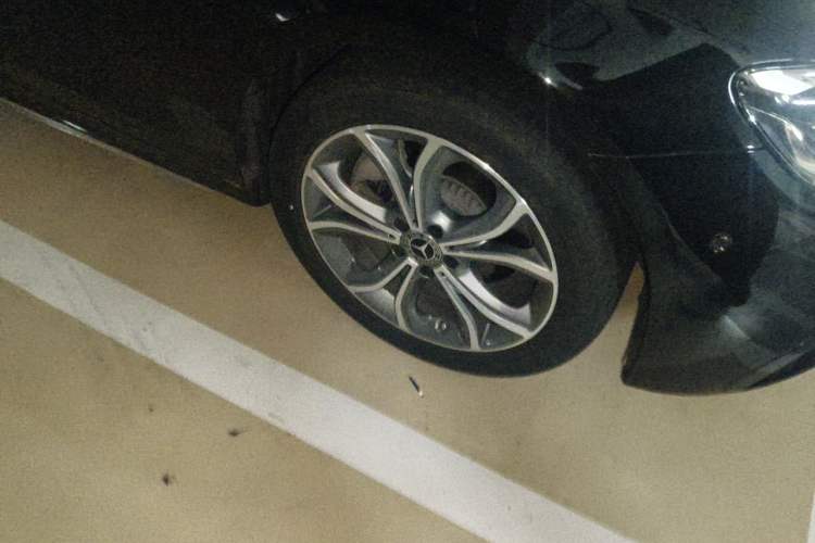 Used Mercedes-Benz E-Class 2021 E 300 L Sporty and Stylish Model Right Front Wheel Hub