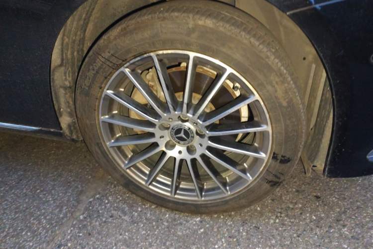 Used Mercedes-Benz E-Class 2021 Facelift E 260 L Sport Edition Right Front Wheel Hub