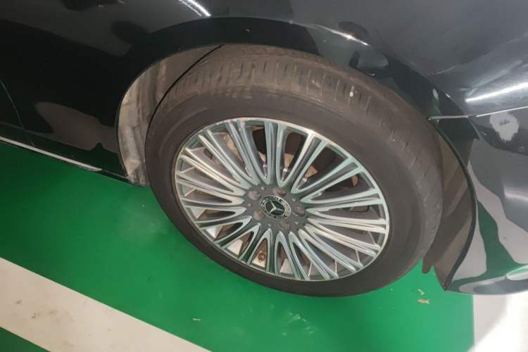 Used Mercedes-Benz E-Class 2021 Restyled E 300 L Luxury Edition Right Front Wheel Hub