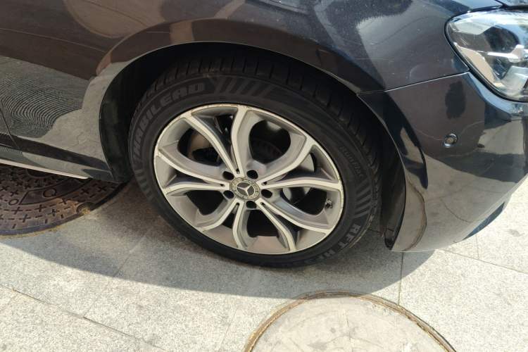 Used Mercedes-Benz E-Class 2021 E 300 L Sporty and Stylish Model Right Front Wheel Hub
