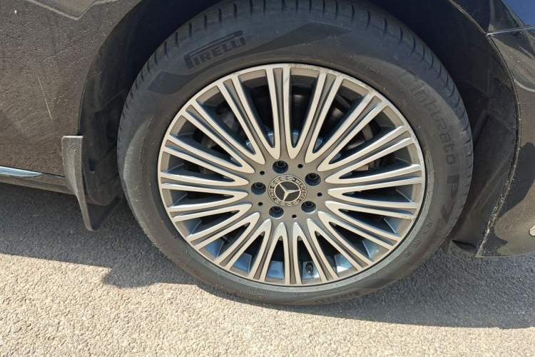 Used Mercedes-Benz E-Class 2021 E 300 L Luxury Model Right Front Wheel Hub