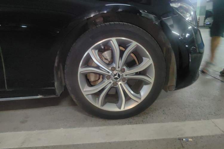 Used Mercedes-Benz E-Class 2021 E 300 L Sporty and Stylish Model Right Front Wheel Hub