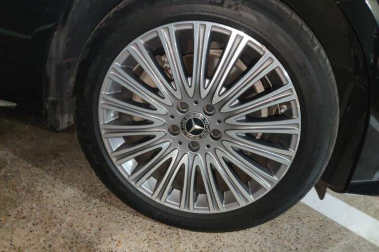 Used Mercedes-Benz E-Class 2021 E 300 L Premium Edition Right Front Wheel Hub