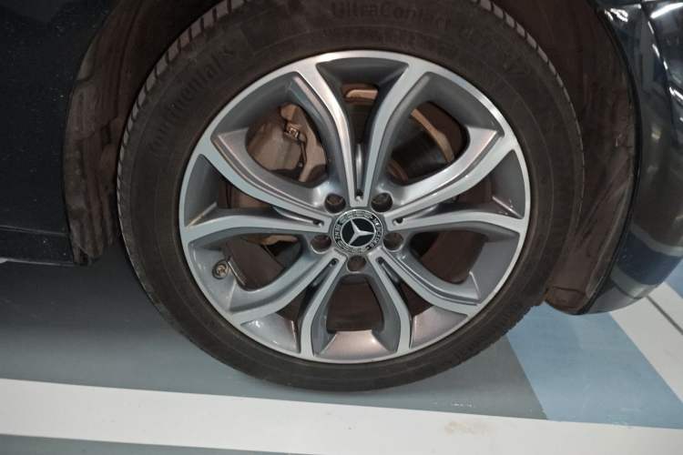 Used Mercedes-Benz E-Class 2021 Restyled E 300 L Sport Luxury Edition Right Front Wheel Hub