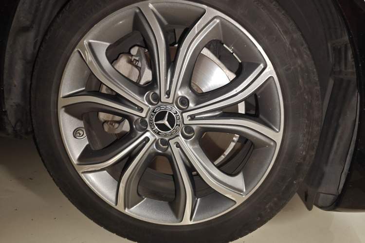 Used Mercedes-Benz E-Class 2021 Restyled E 300 L Sporty and Stylish Edition Right Front Wheel Hub
