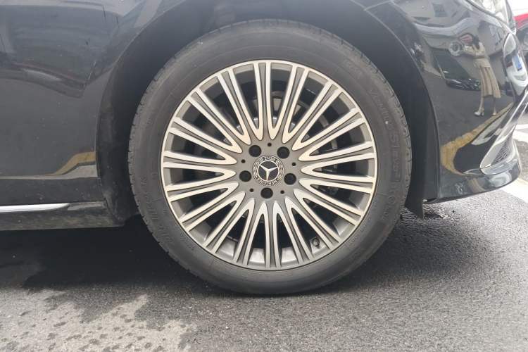 Used Mercedes-Benz E-Class 2021 Restyled E 300 L Sporty and Stylish Edition Right Front Wheel Hub