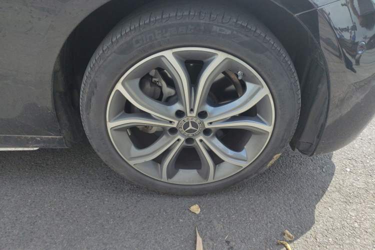 Used Mercedes-Benz E-Class 2021 Restyled E 300 L Sporty and Stylish Edition Right Front Wheel Hub