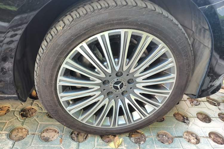 Used Mercedes-Benz E-Class 2021 E 300 L Stylish Model Right Front Wheel Hub