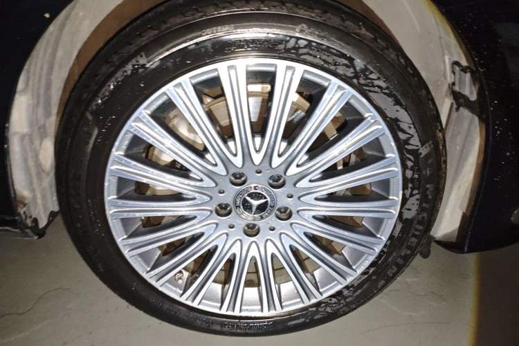 Used Mercedes-Benz E-Class 2021 Facelift E 300 L Stylish Edition Right Front Wheel Hub