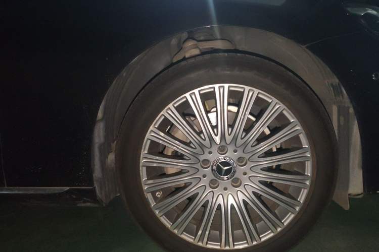 Used Mercedes-Benz E-Class 2021 E 300 L Luxury Model Right Front Wheel Hub