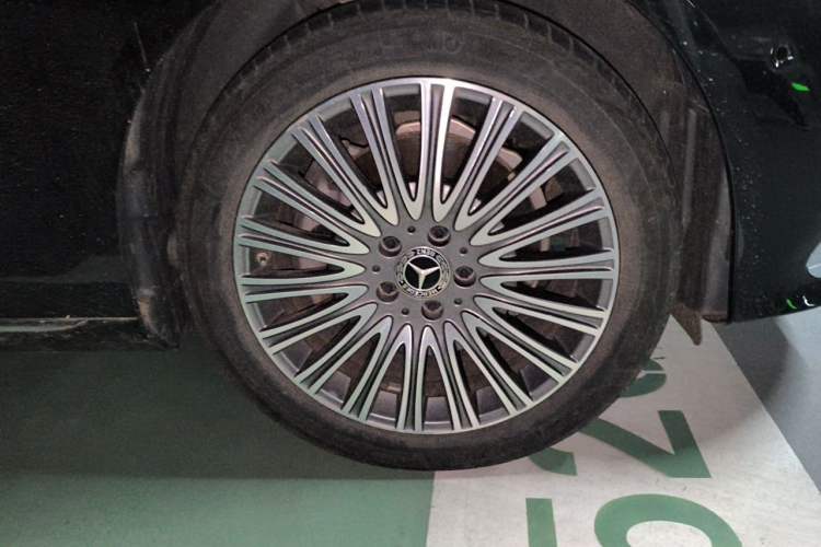 Used Mercedes-Benz E-Class 2021 Facelift E 300 L Stylish Edition Right Front Wheel Hub
