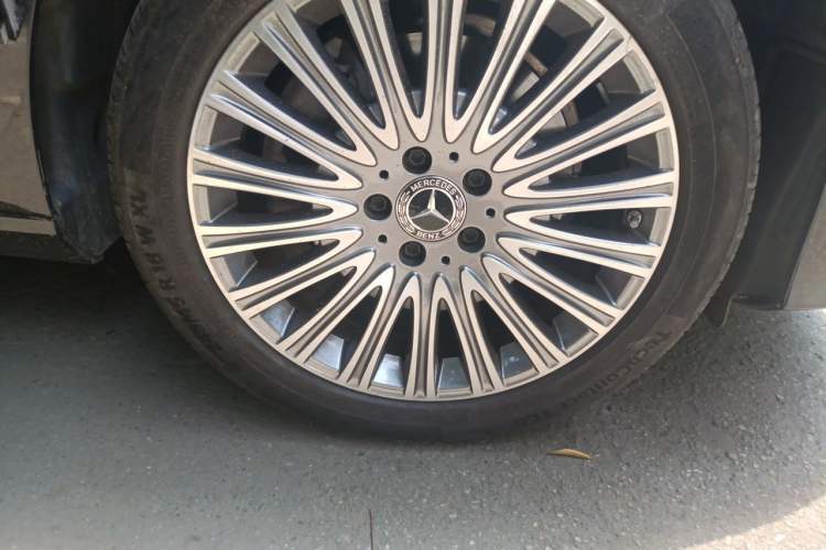 Used Mercedes-Benz E-Class 2021 E 300 L Luxury Model Right Front Wheel Hub
