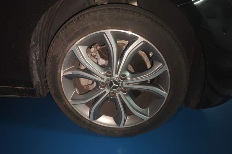 Used Mercedes-Benz E-Class 2021 Restyled E 300 L Luxury Edition Right Front Wheel Hub