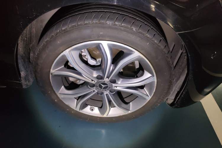 Used Mercedes-Benz E-Class 2021 Restyled E 300 L Sport Luxury Edition Right Front Wheel Hub