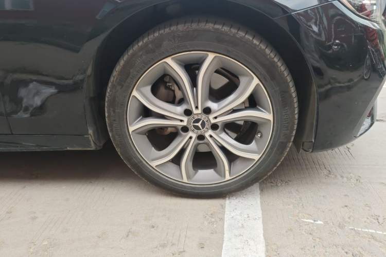 Used Mercedes-Benz E-Class 2021 Restyled E 300 L Luxury Edition Right Front Wheel Hub