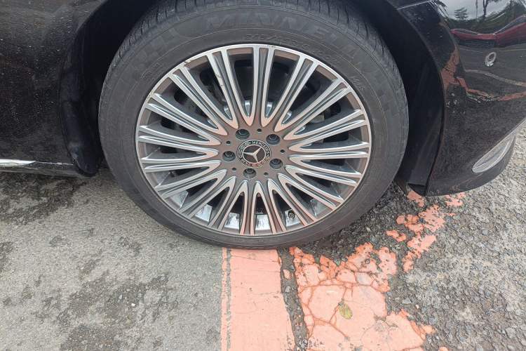 Used Mercedes-Benz E-Class 2021 E 300 L Stylish Model Right Front Wheel Hub