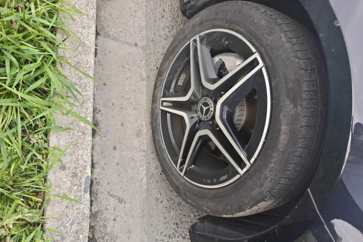 Used Mercedes-Benz E-Class 2021 Updated E 260 Fashion Sport Edition Right Front Wheel Hub