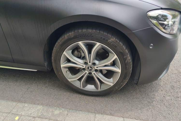 Used Mercedes-Benz E-Class 2021 Restyled E 300 L Luxury Edition Right Front Wheel Hub