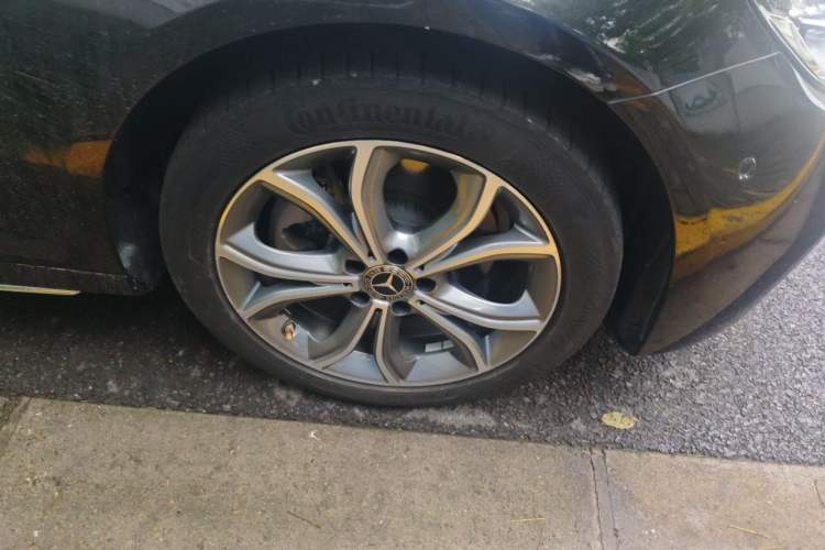 Used Mercedes-Benz E-Class 2021 E 300 L Sport Luxury Edition Right Front Wheel Hub