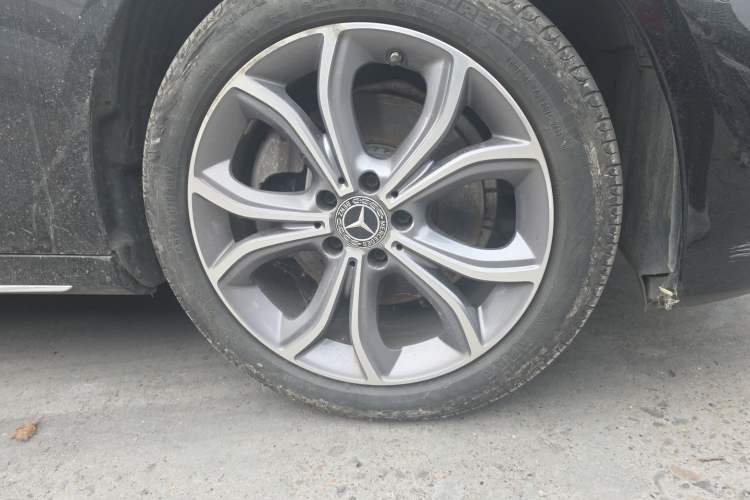 Used Mercedes-Benz E-Class 2021 Restyled E 300 L Sport Luxury Edition Right Front Wheel Hub
