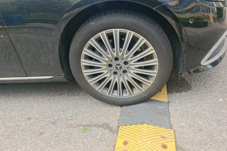 Used Mercedes-Benz E-Class 2021 Facelift E 300 L Stylish Edition Right Front Wheel Hub