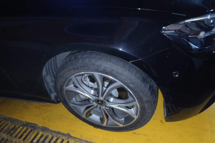 Used Mercedes-Benz E-Class 2021 Restyled E 300 L Sporty and Stylish Edition Right Front Wheel Hub