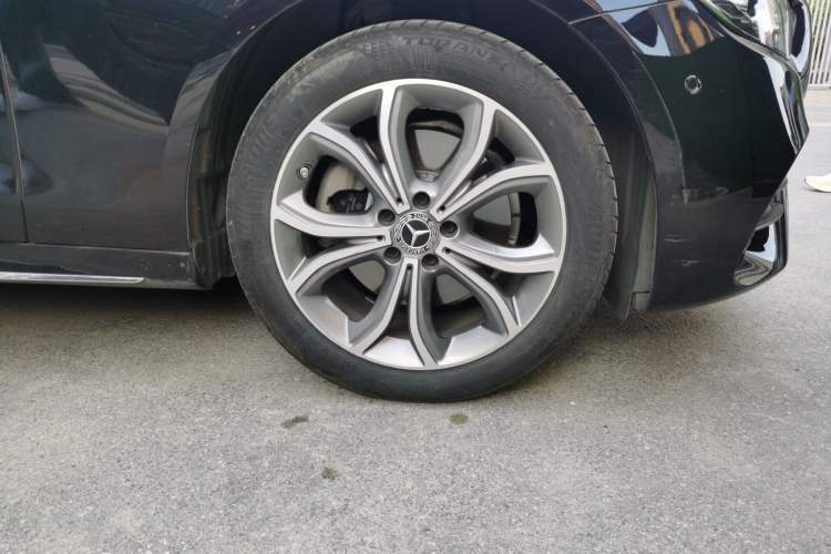 Used Mercedes-Benz E-Class 2021 Restyled E 300 L Sporty and Stylish Edition Right Front Wheel Hub