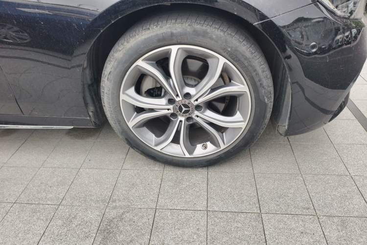 Used Mercedes-Benz E-Class 2021 Restyled E 300 L Sport Luxury Edition Right Front Wheel Hub