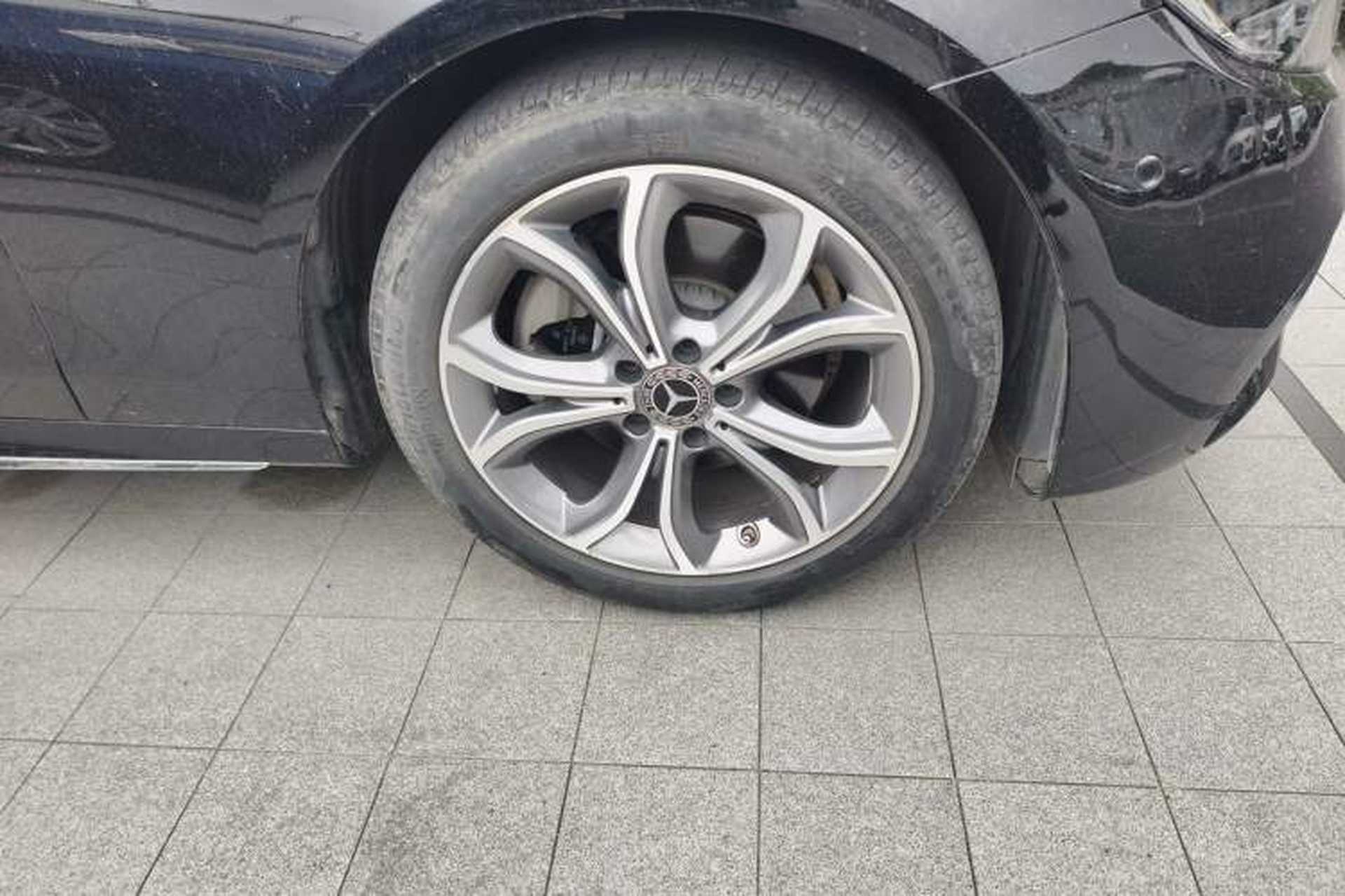 Used Mercedes-Benz E-Class 2021 Restyled E 300 L Sport Luxury Edition Right Front Wheel Hub