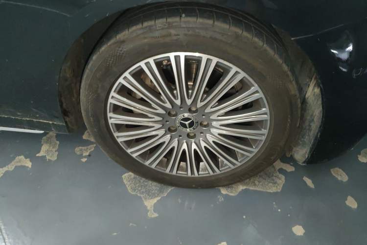 Used Mercedes-Benz E-Class 2021 E 300 L Sport Premium Edition Right Front Wheel Hub