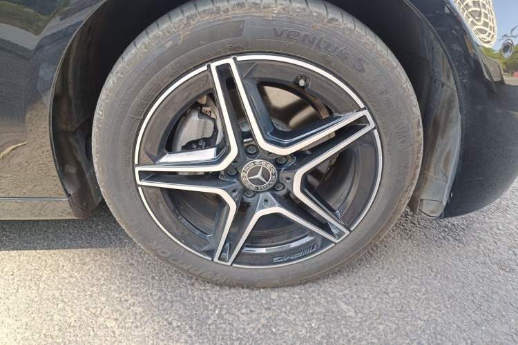 Used Mercedes-Benz E-Class 2021 E 260 Stylish Sports Edition Right Front Wheel Hub