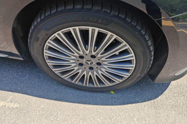Used Mercedes-Benz E-Class 2021 E 300 L Stylish Model Right Front Wheel Hub
