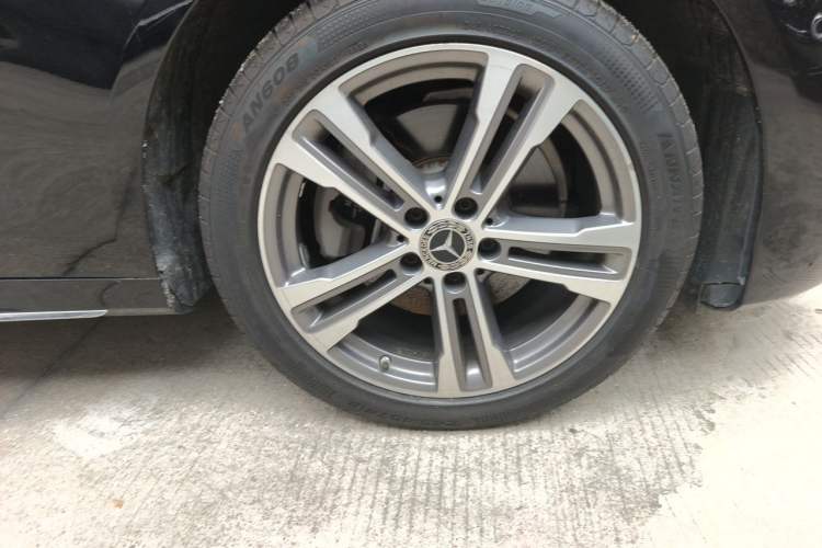 Used Mercedes-Benz E-Class 2021 E 260 L Right Front Wheel Hub