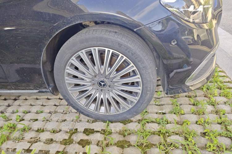 Used Mercedes-Benz E-Class 2021 E 300 L Luxury Model Right Front Wheel Hub