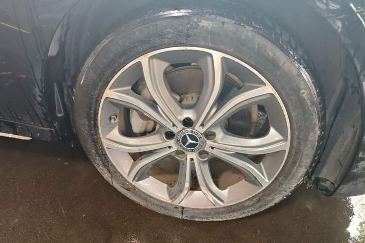 Used Mercedes-Benz E-Class 2021 E 300 L Sporty and Stylish Model Right Front Wheel Hub