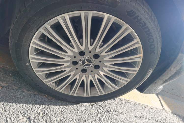 Used Mercedes-Benz E-Class 2021 Restyled E 300 L Luxury Edition Right Front Wheel Hub