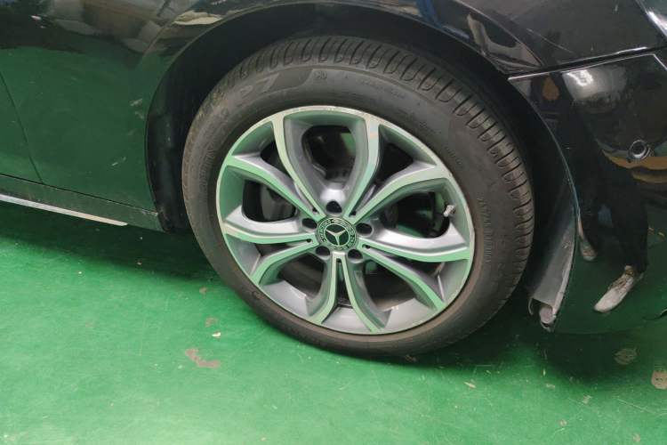 Used Mercedes-Benz E-Class 2021 E 300 L Sporty and Stylish Model Right Front Wheel Hub