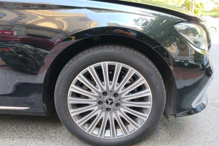 Used Mercedes-Benz E-Class 2021 Restyled E 300 L Luxury Edition Right Front Wheel Hub