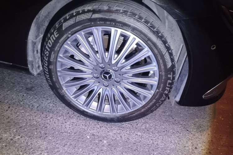 Used Mercedes-Benz E-Class 2021 Restyled E 300 L Luxury Edition Right Front Wheel Hub