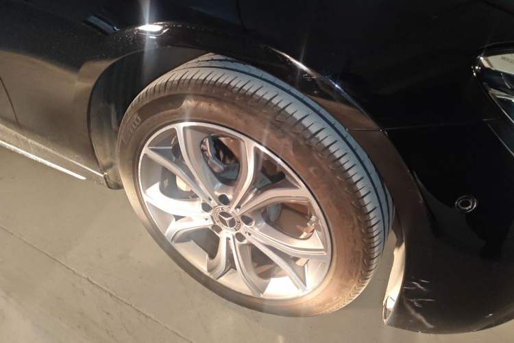 Used Mercedes-Benz E-Class 2021 E 300 L Sporty and Stylish Model Right Front Wheel Hub