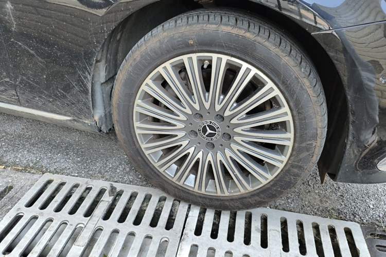 Used Mercedes-Benz E-Class 2021 Facelift E 300 L Stylish Edition Right Front Wheel Hub