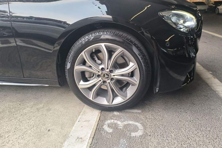 Used Mercedes-Benz E-Class 2021 Facelift E 300 L Stylish Edition Right Front Wheel Hub
