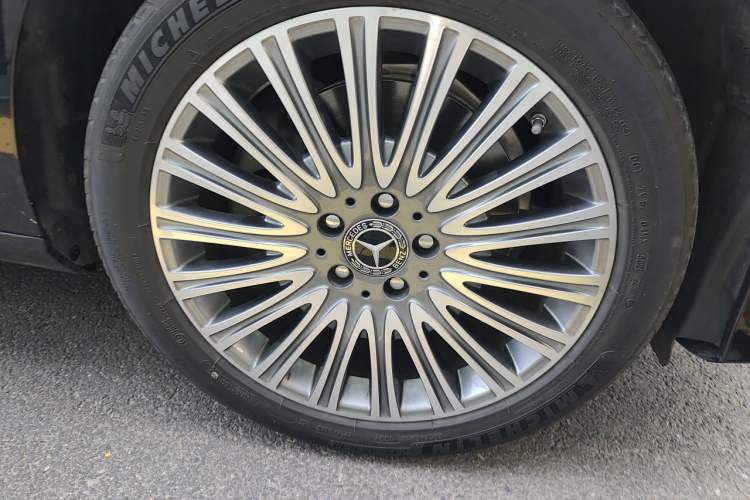 Used Mercedes-Benz E-Class 2021 E 300 L Premium Edition Right Front Wheel Hub