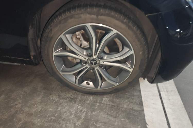 Used Mercedes-Benz E-Class 2021 Restyled E 300 L Sport Luxury Edition Right Front Wheel Hub