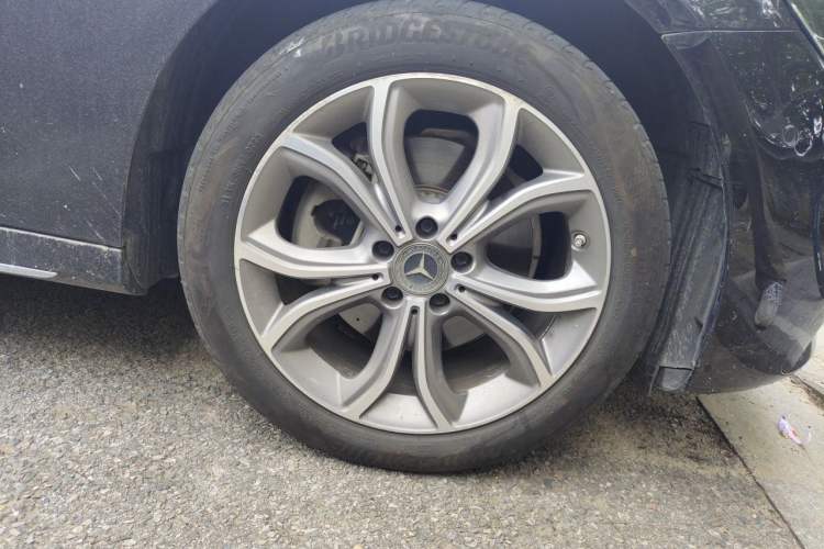 Used Mercedes-Benz E-Class 2021 Restyled E 300 L Sporty and Stylish Edition Right Front Wheel Hub