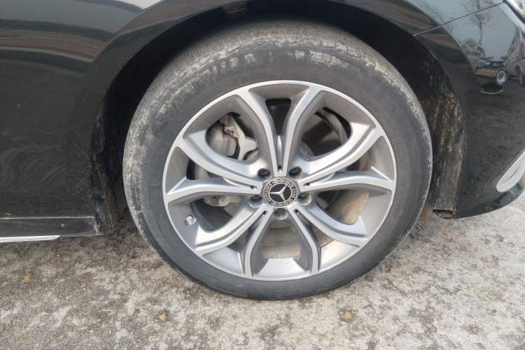 Used Mercedes-Benz E-Class 2021 E 300 L Sporty and Stylish Model Right Front Wheel Hub