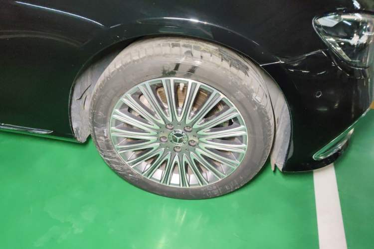 Used Mercedes-Benz E-Class 2021 E 300 L Luxury Model Right Front Wheel Hub