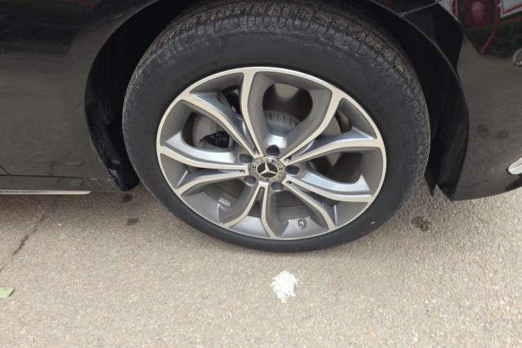 Used Mercedes-Benz E-Class 2021 E 300 L Sporty and Stylish Model Right Front Wheel Hub