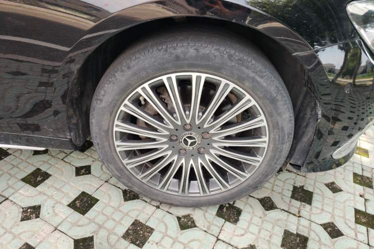 Used Mercedes-Benz E-Class 2021 E 300 L Stylish Model Right Front Wheel Hub